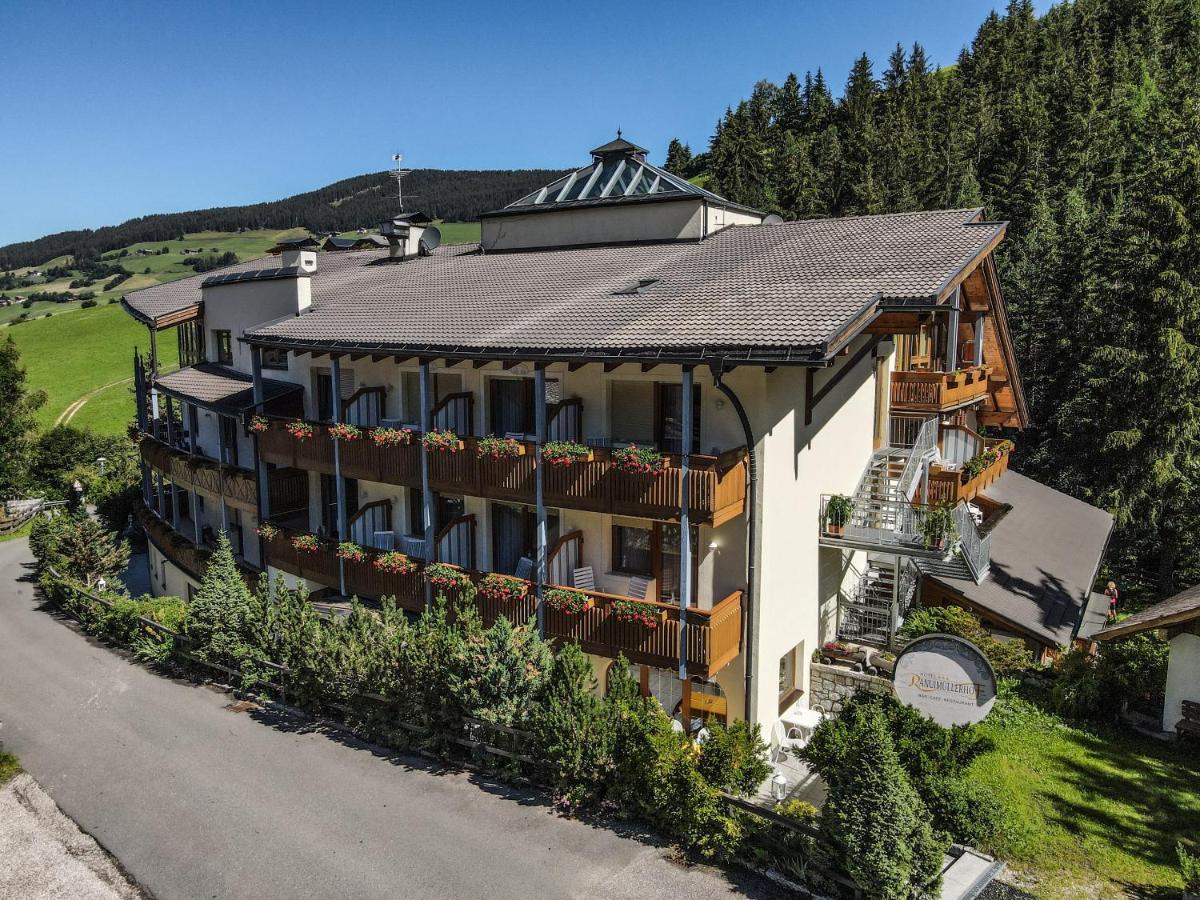 Hotel Ranuimuellerhof Funes  Eksteriør bilde