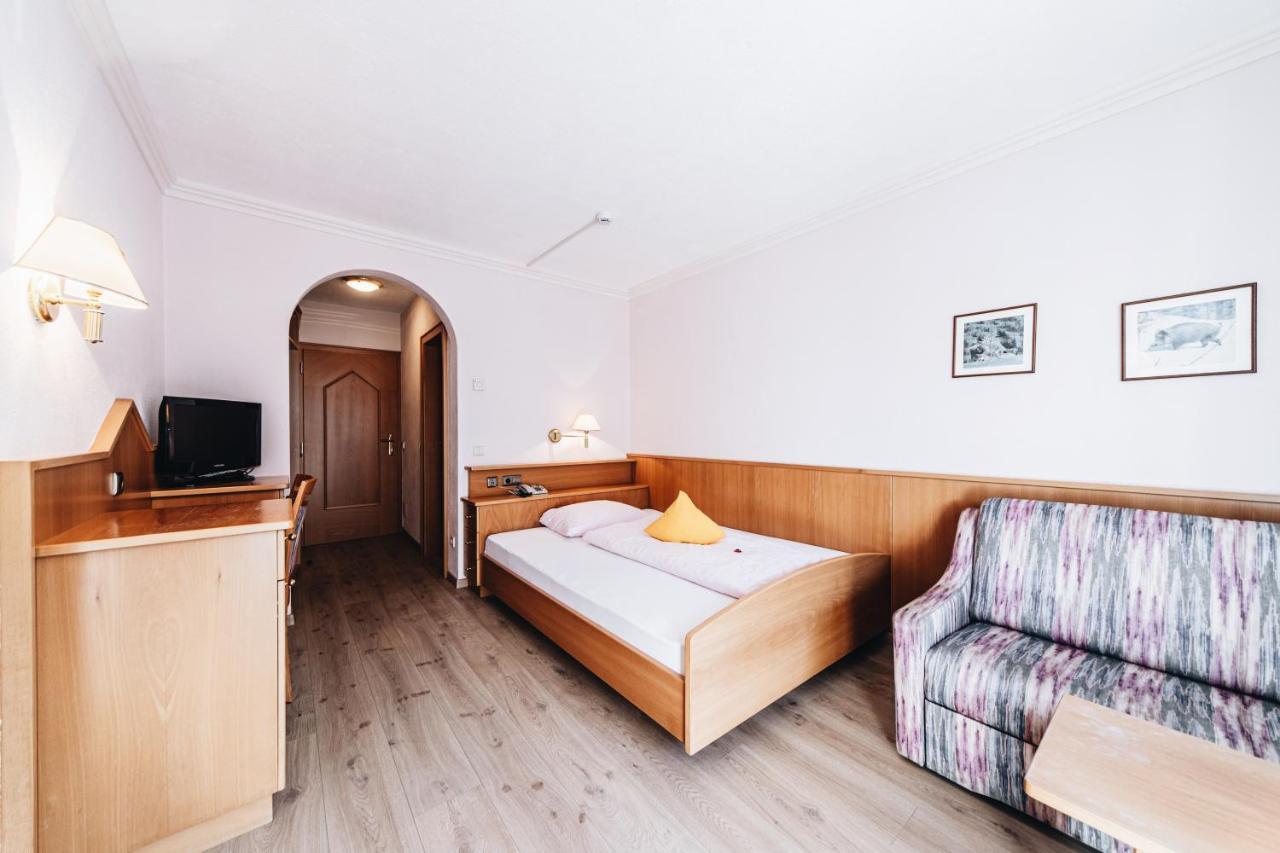 Hotel Ranuimuellerhof Funes  Eksteriør bilde